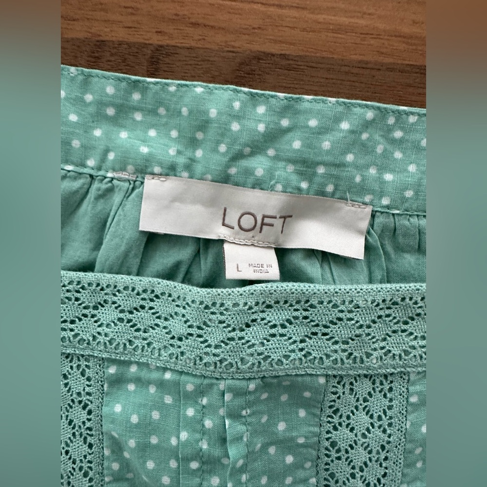 LOFT Green & White Dotted Tiered Blouse – Size Large – Like-New - Picture 6 of 8